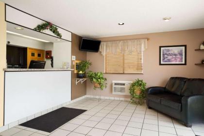 Super 8 by Wyndham Cedar Rapids - image 10