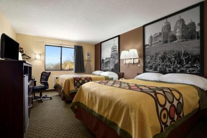 Super 8 by Wyndham Cedar Rapids - image 9