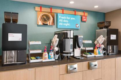 avid hotel Cedar Rapids South - image 11