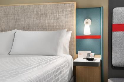 avid hotel Cedar Rapids South - image 14