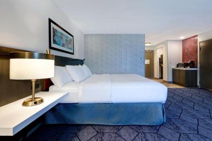 Hilton Garden Inn Cedar Rapids - image 14