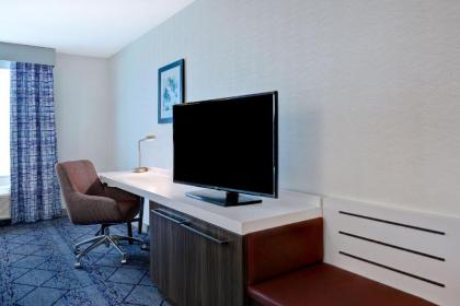 Hilton Garden Inn Cedar Rapids - image 15