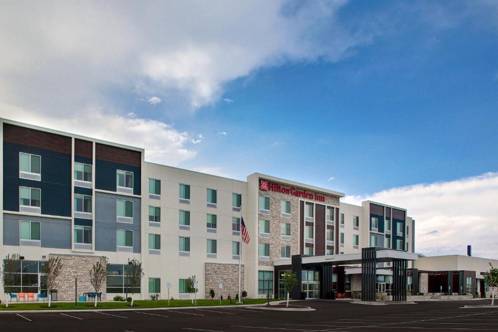 Hilton Garden Inn Cedar Rapids - image 3