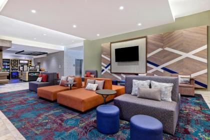 Hilton Garden Inn Cedar Rapids - image 8