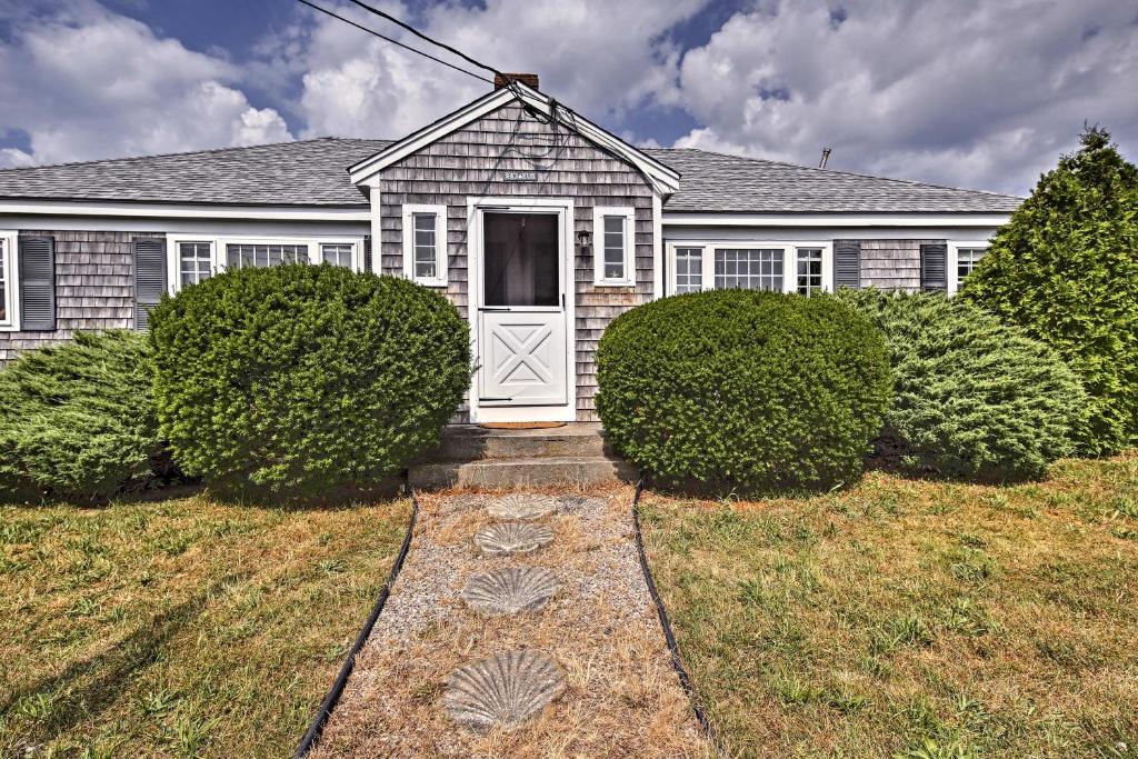Contemporary Cottage - Walk to Craigville Beach! - main image