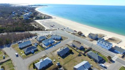 Contemporary Cottage - Walk to Craigville Beach! - image 11