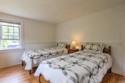 Contemporary Cottage - Walk to Craigville Beach! - image 2