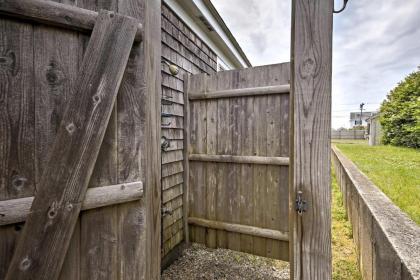 Contemporary Cottage - Walk to Craigville Beach! - image 4