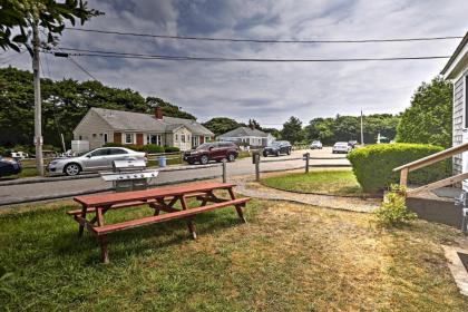 Contemporary Cottage - Walk to Craigville Beach! - image 5