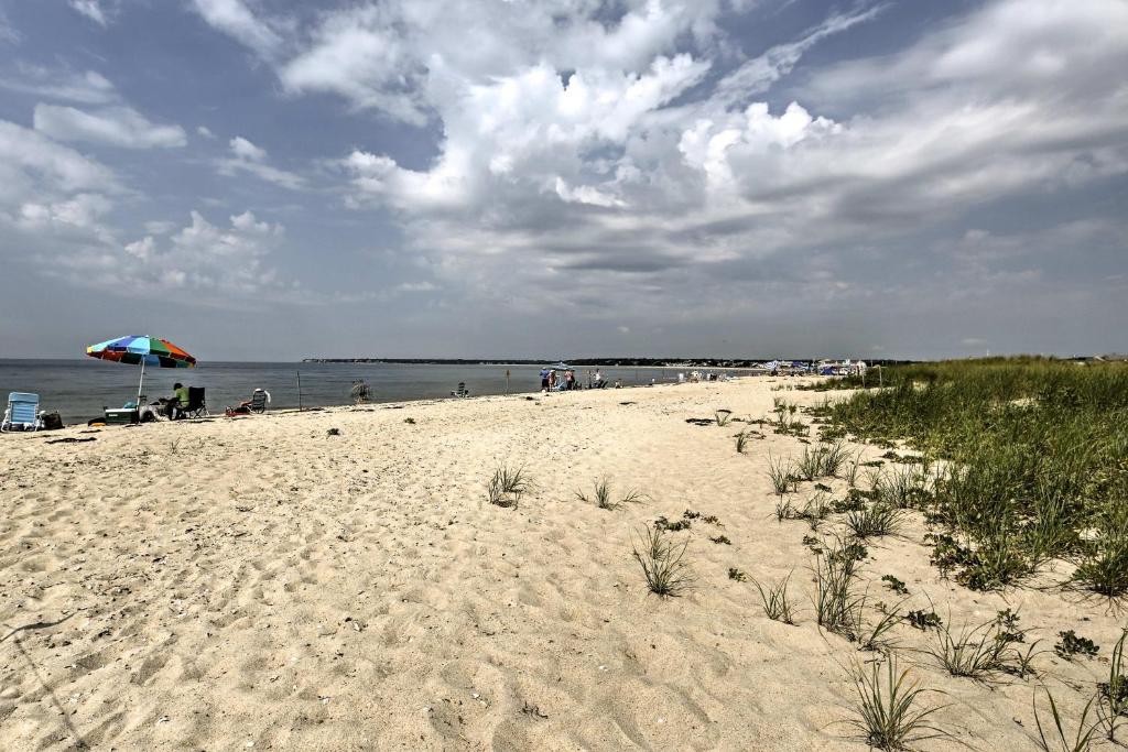 Contemporary Cottage - Walk to Craigville Beach! - image 6