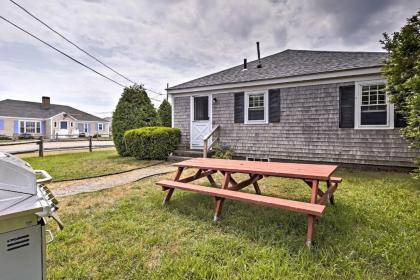 Contemporary Cottage - Walk to Craigville Beach! - image 8
