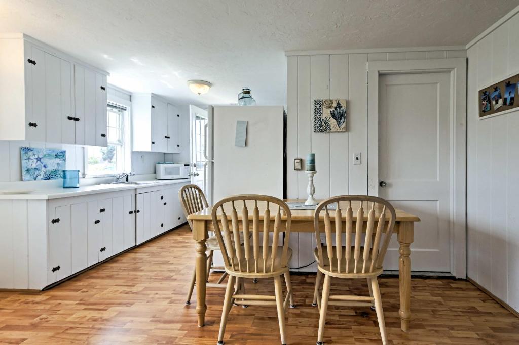 Updated Cottage - 300 Feet to Craigville Beach! - image 3