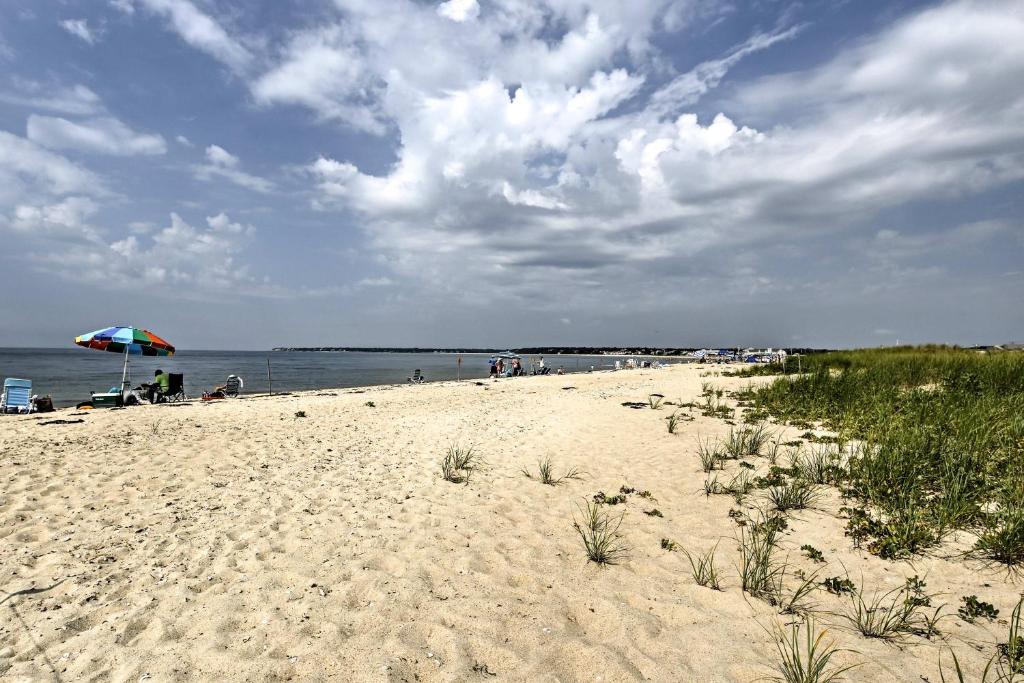 Updated Cottage - 300 Feet to Craigville Beach! - image 4
