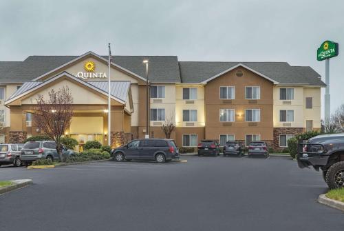 La Quinta Inn & Suites by Wyndham Central Point - Medford - main image