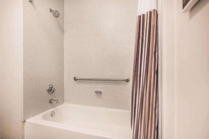 La Quinta by Wyndham Chambersburg - image 8