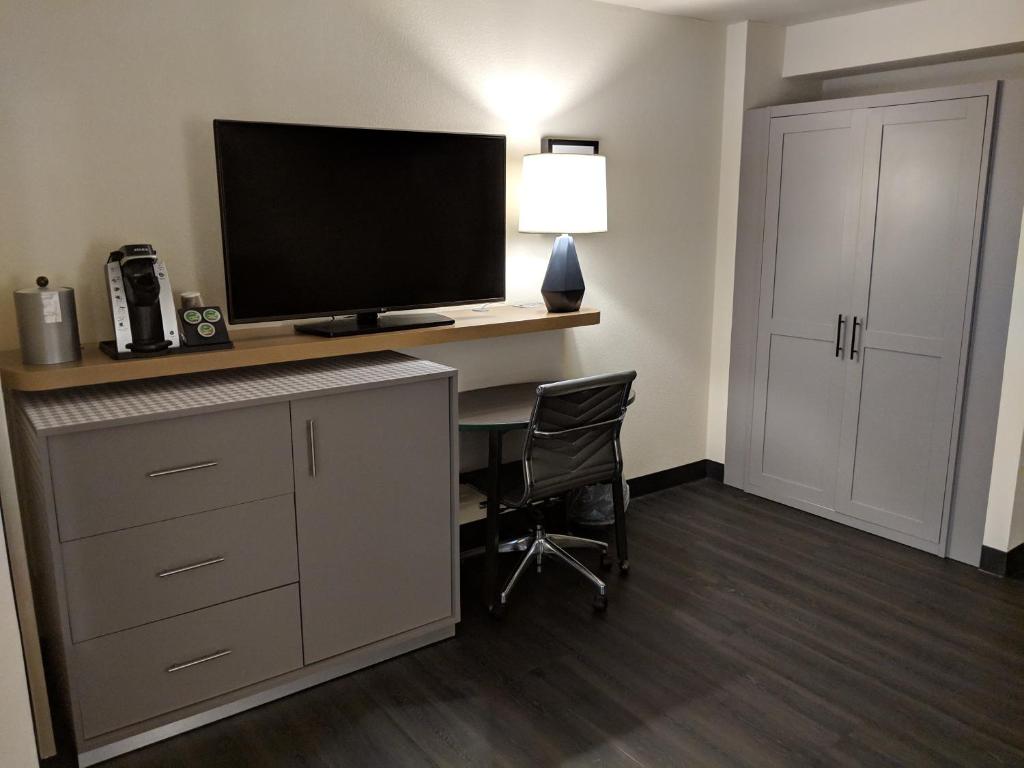 Holiday Inn - Champaign an IHG Hotel - image 5