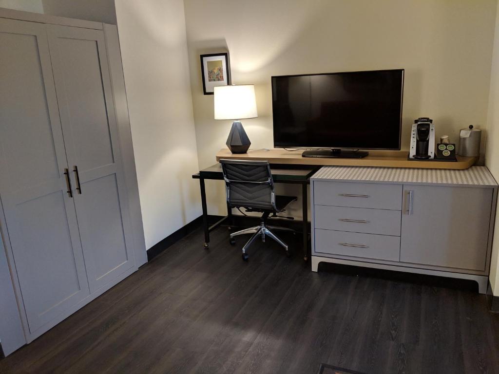 Holiday Inn - Champaign an IHG Hotel - image 6