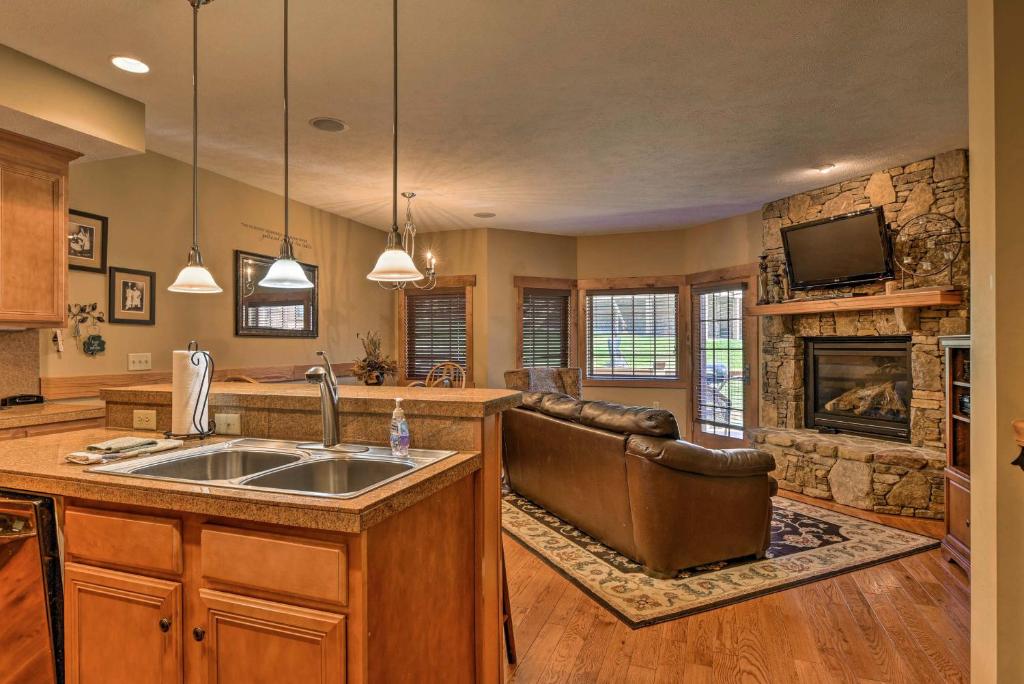 Cozy Southwind Seven Springs Home Ski-In and Ski-Out! - main image