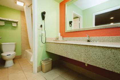 REGENCY INN - CHANNELVIEW - image 13