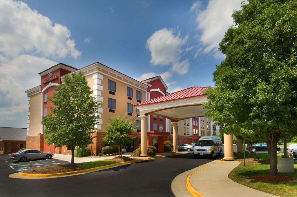 Comfort Suites Dulles Airport - image 2