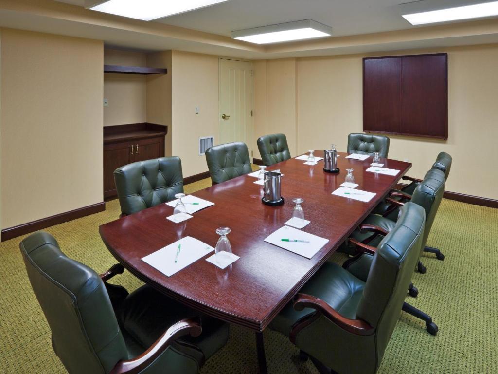 Holiday Inn Chantilly-Dulles Expo Airport an IHG Hotel - image 7