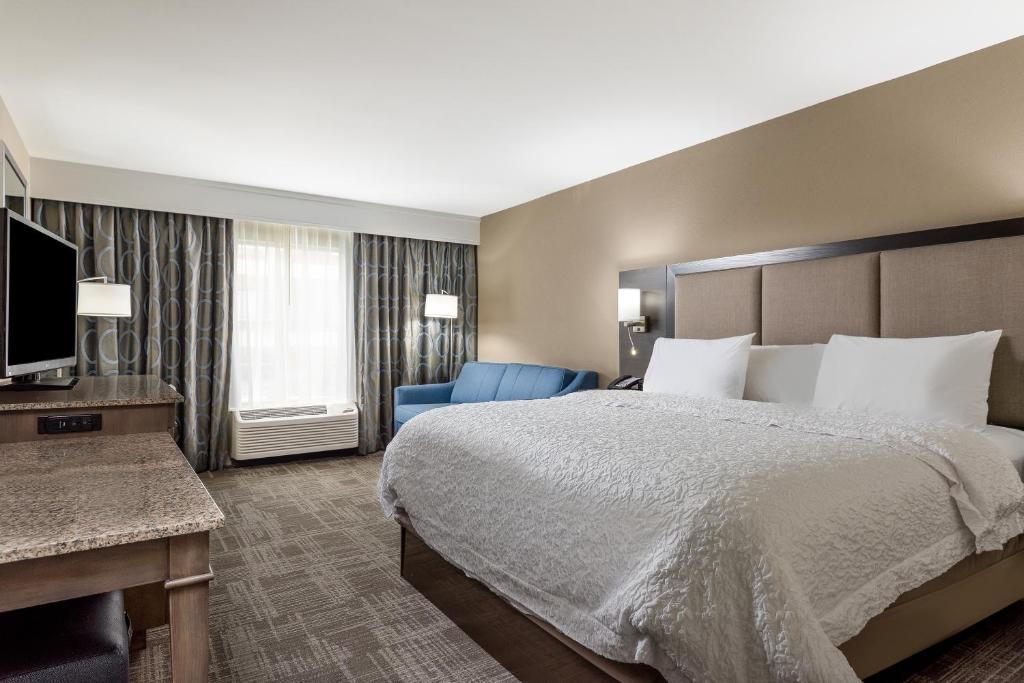 Hampton Inn & Suites Chapel Hill/Durham - image 6