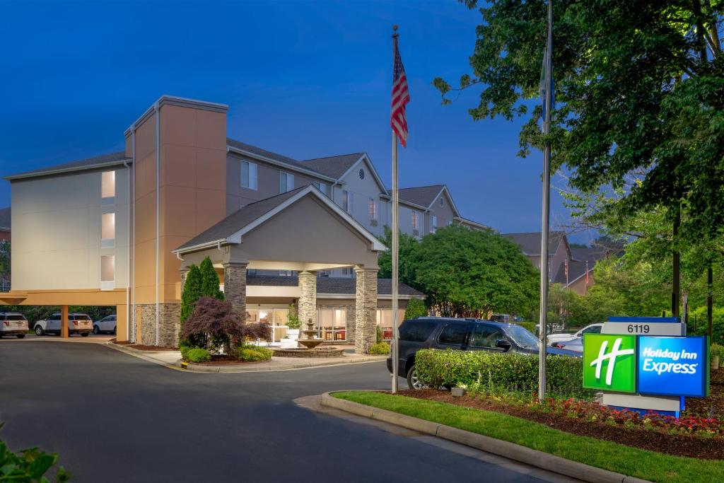 Holiday Inn Express Chapel Hill an IHG Hotel - main image