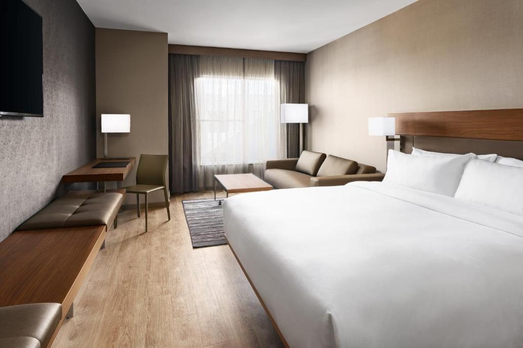 AC Hotel by Marriott Chapel Hill Downtown - image 4