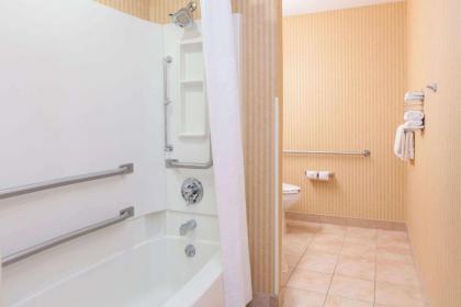 Microtel Inn & Suites by Wyndham Charleston - image 4