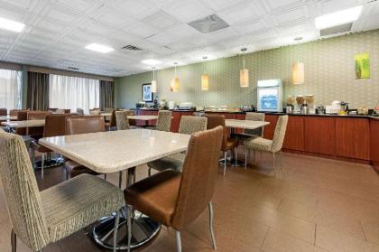 Quality Inn & Suites Charleston - image 9