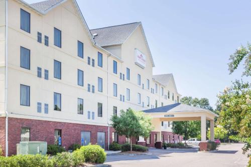 West Ashley Suites - main image