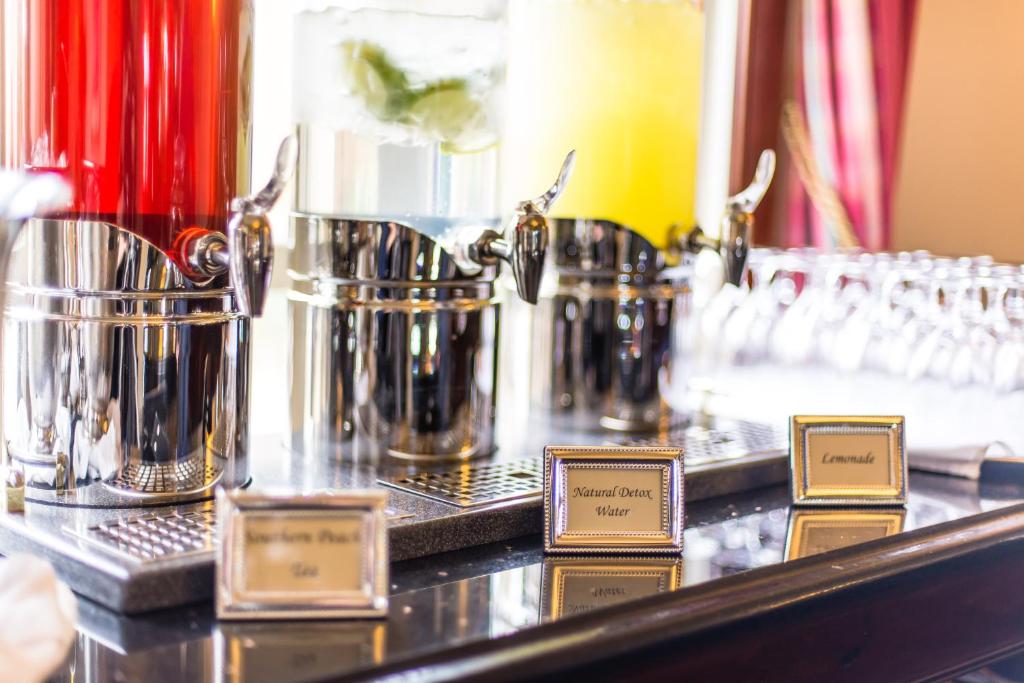 French Quarter Inn - image 2