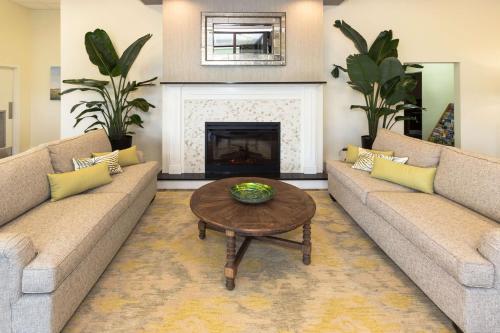 Best Western Charleston Inn - image 2