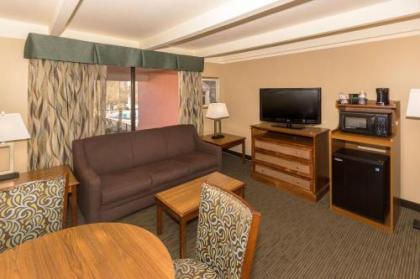 Best Western Charleston Inn - image 4