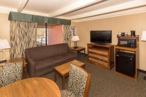 Best Western Charleston Inn - image 4