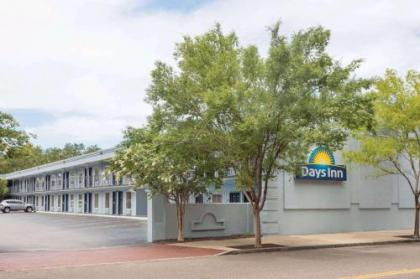 Days Inn by Wyndham Charleston Historic District