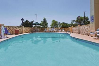 La Quinta by Wyndham Charleston Riverview - image 4