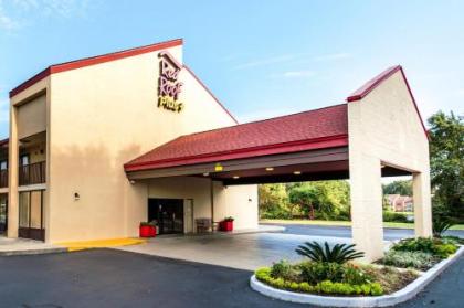Red Roof Inn PLUS+ Mt Pleasant - Patriots Point - image 3