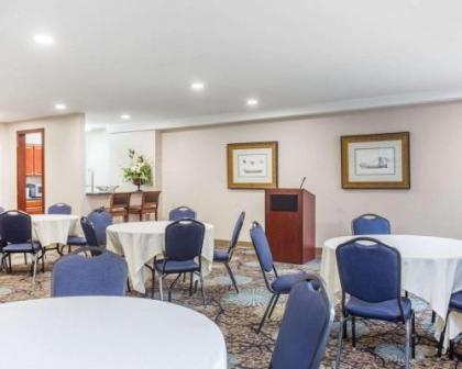 Comfort Inn & Suites Patriots Point - image 4