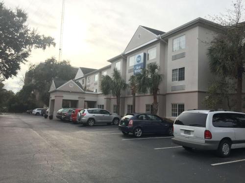 Best Western Patriots Point - image 3
