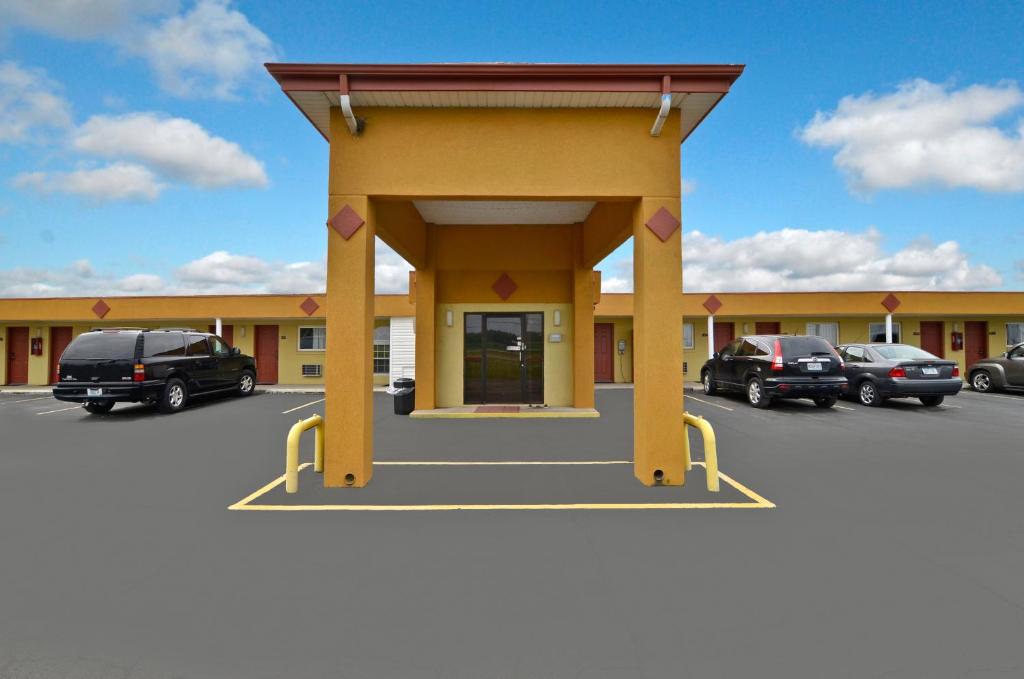 Charleston Eagle Inn - main image