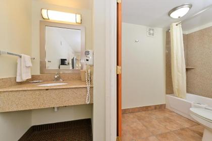 Charleston Eagle Inn - image 3