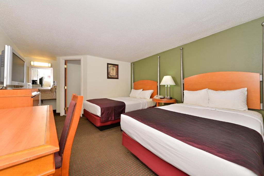 Charleston Eagle Inn - image 4
