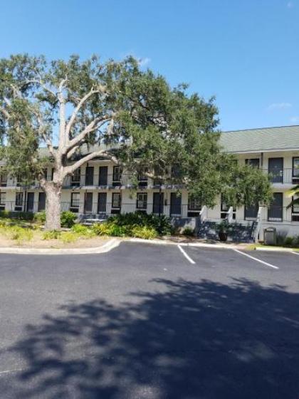 Creekside Lands Inn - image 2