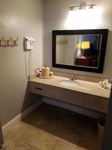 Creekside Lands Inn - image 4
