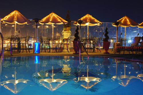 Market Pavilion Hotel - image 2
