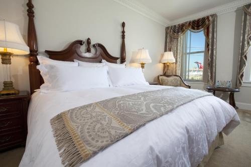 Market Pavilion Hotel - image 4