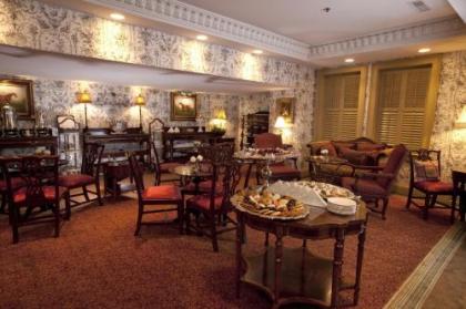 Market Pavilion Hotel - image 5