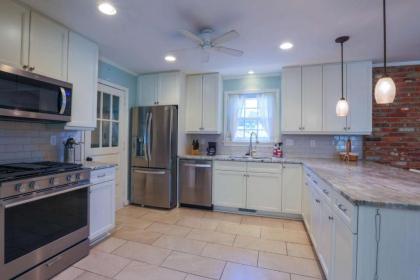 Oak Tree Manor - image 15