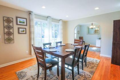 Oak Tree Manor - image 4